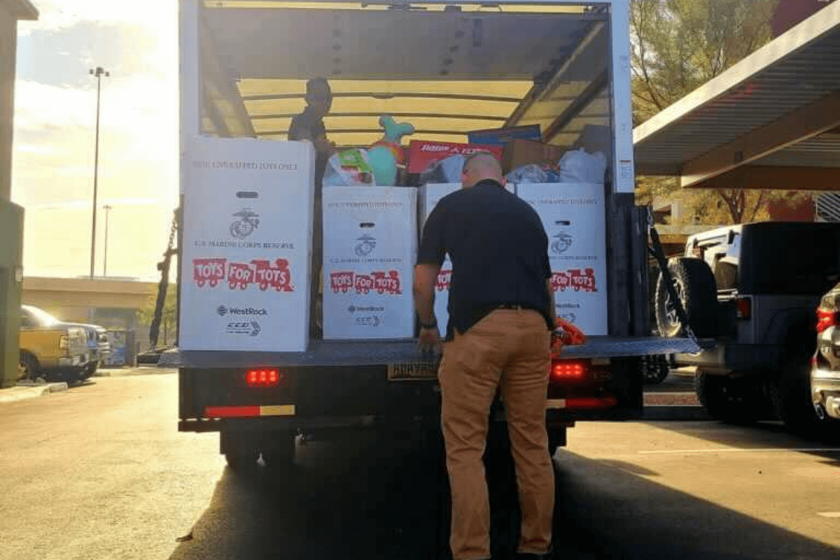 Phoenix Woman Raises Over $7,000 Worth of Toys for Kids This Christmas Phoenix Woman Raises Over $7,000 Worth of Toys for Kids This Christmas